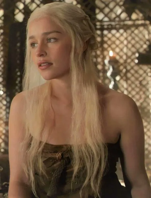 Daenerys' plump lips