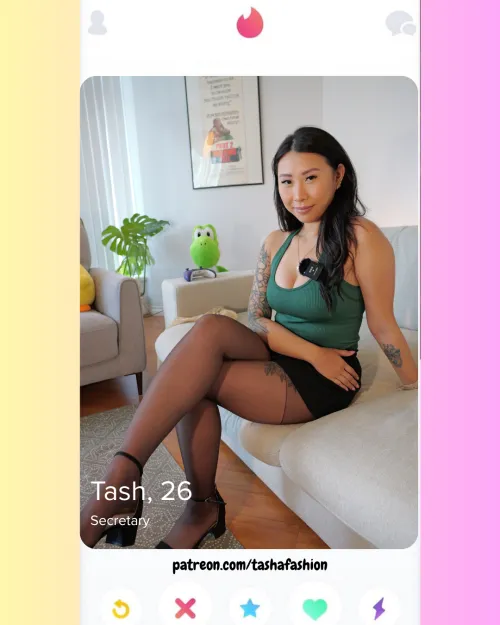 Do girls wear pantyhose on Tinder?
