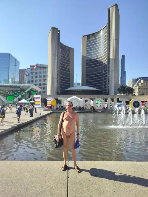 Everybody can ask me to undress and pose naked for photo