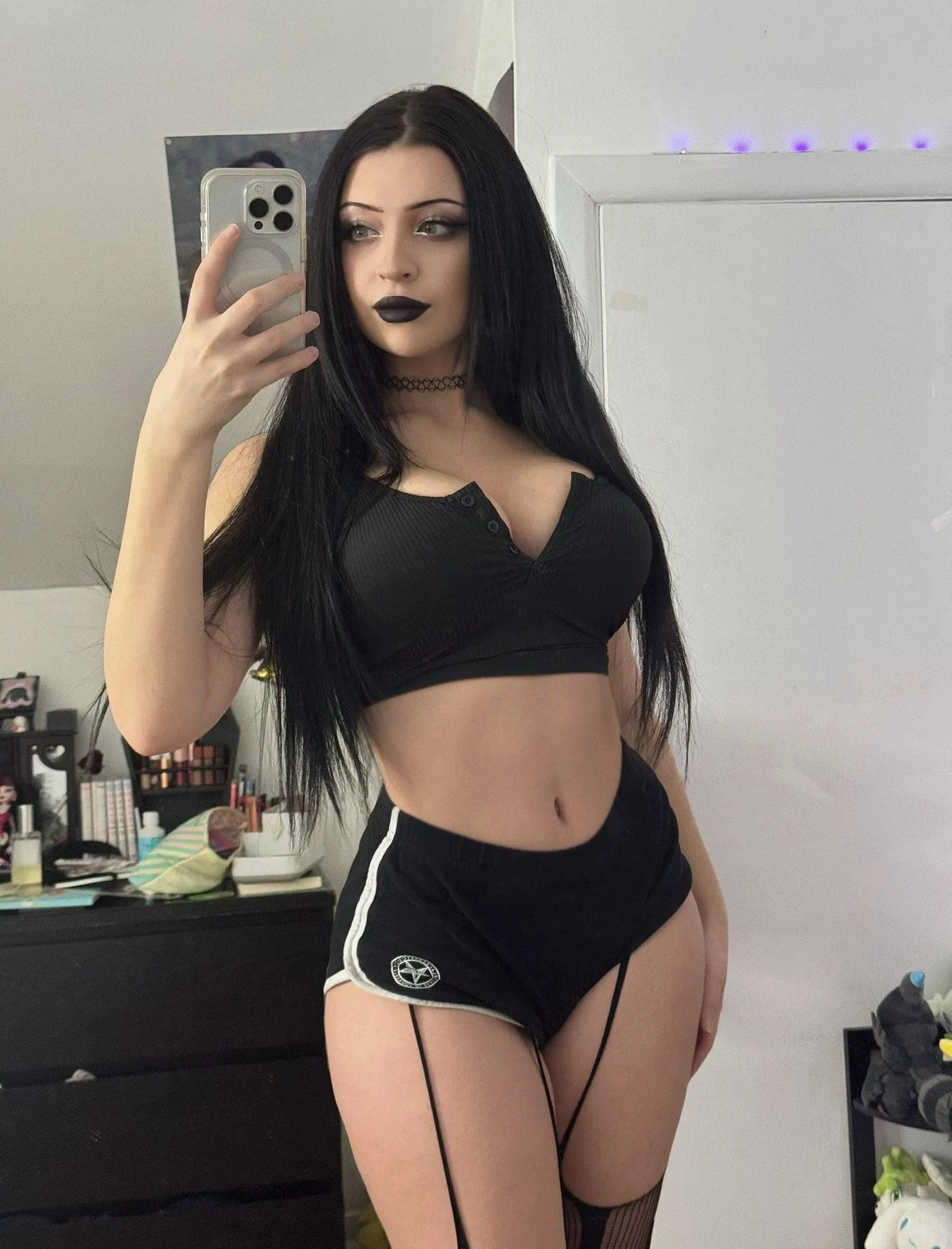 Goth brats like me love to be spoiled 🖤🥰