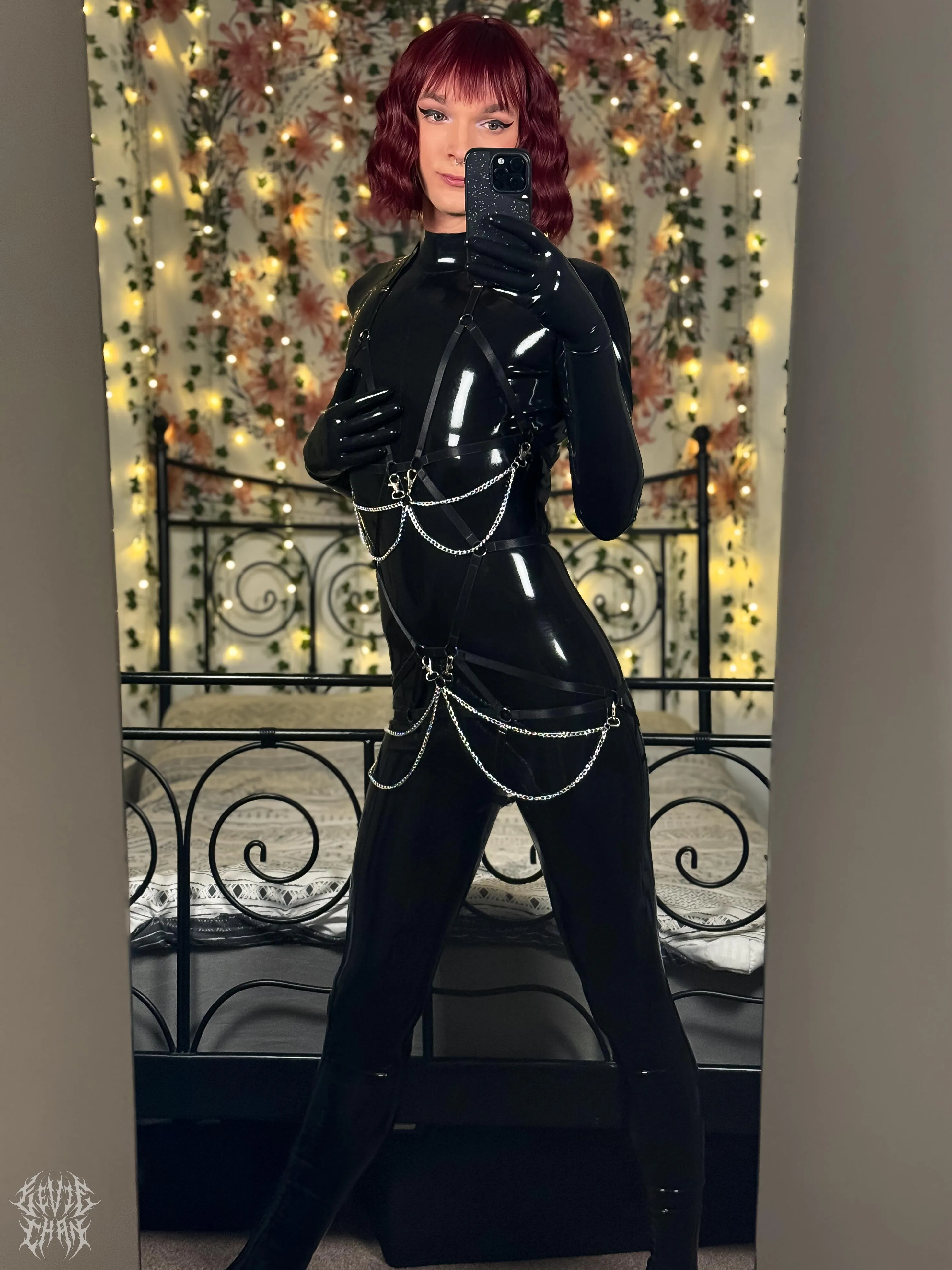 I'm addicted to being encased in rubber 🖤