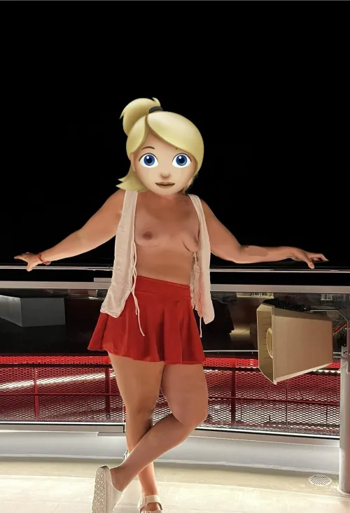 Keeping the shirt open on a cruise