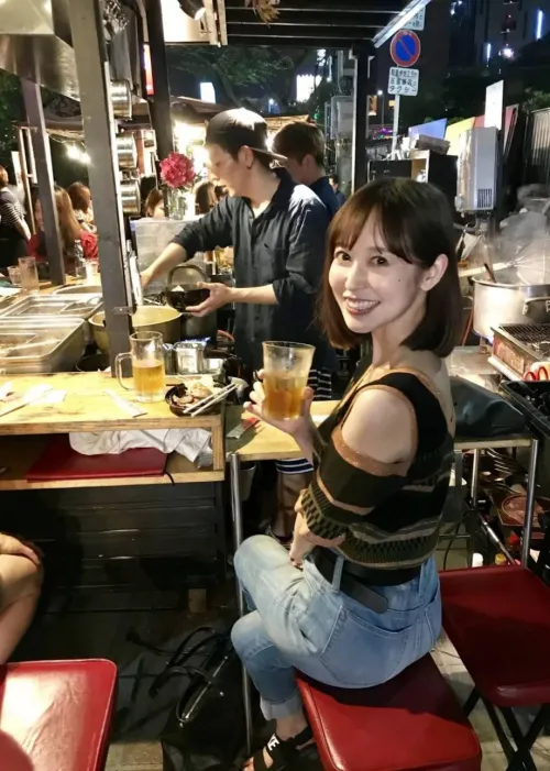 Old photo of Yu Shinoda in a restaurant