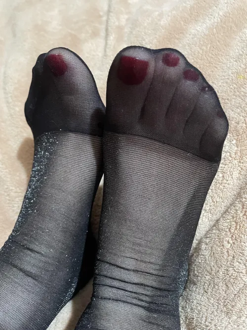 Show me some love if you think my feet are pretty ♥️