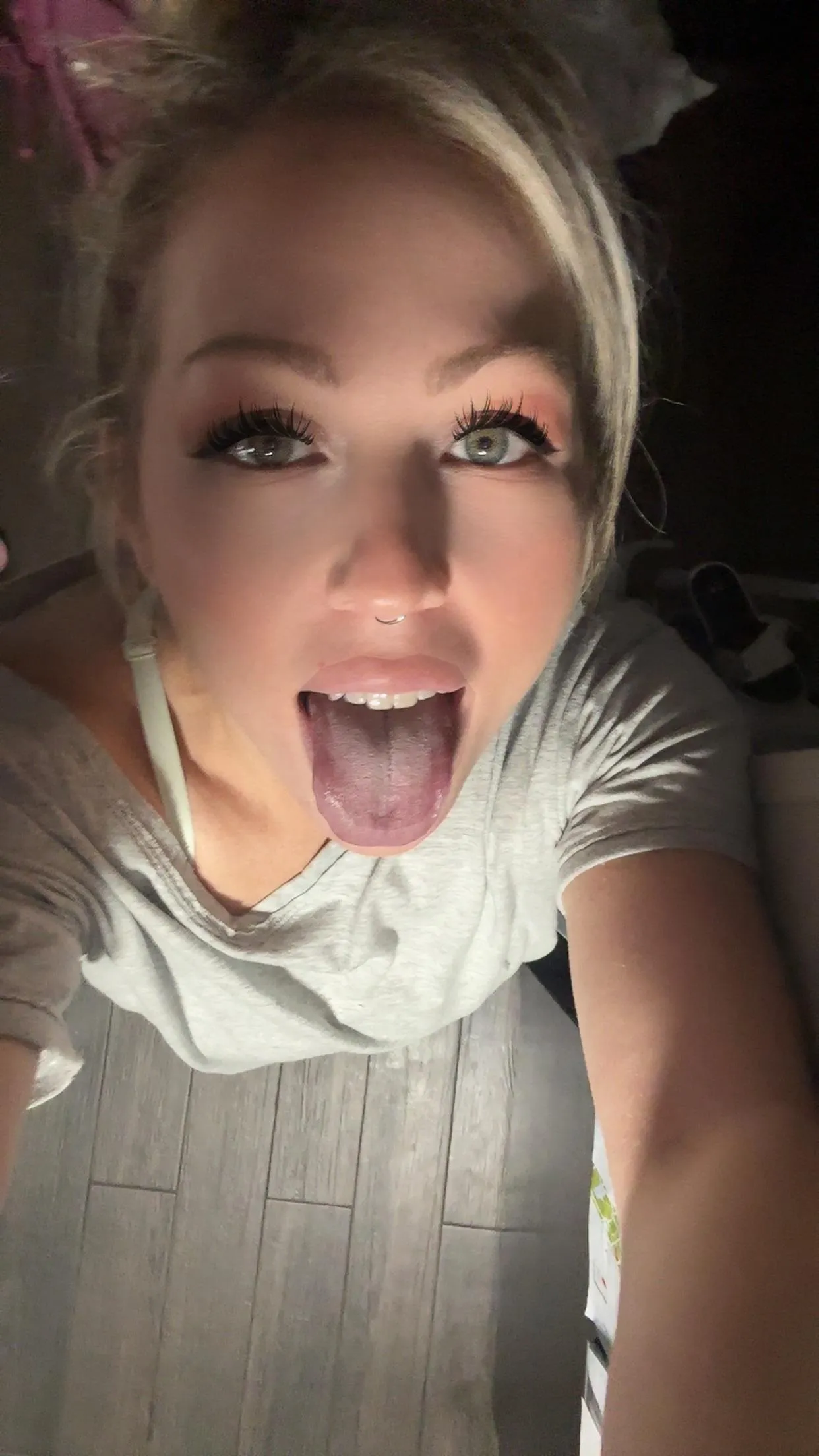 🖤Slap it in my tongue as I look up at you…