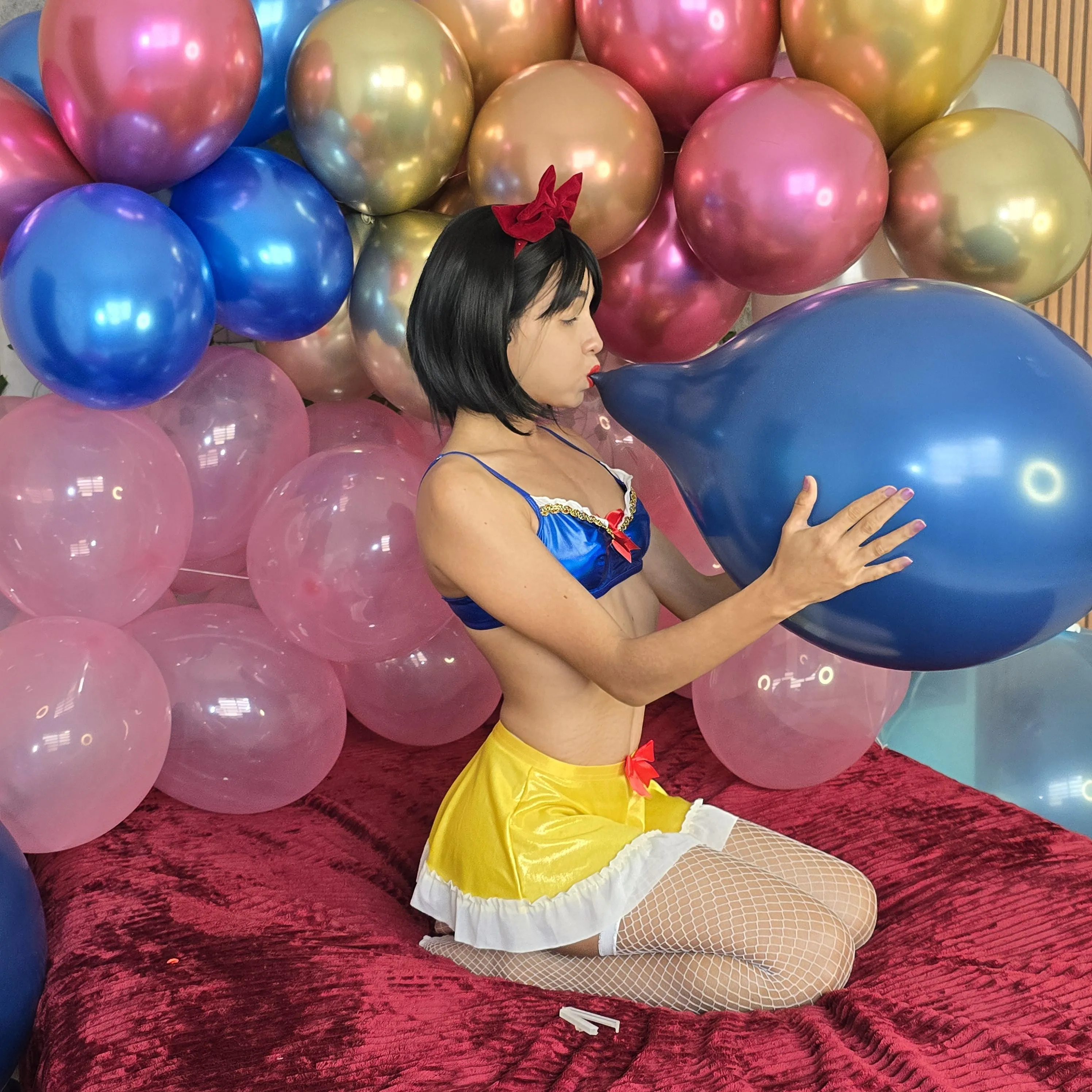 B2P with Snow White lingerie

available on my platforms