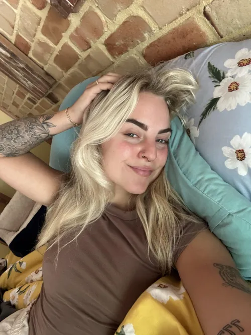 can i send u naked pictures... say yes if u want them cause i have a lot more