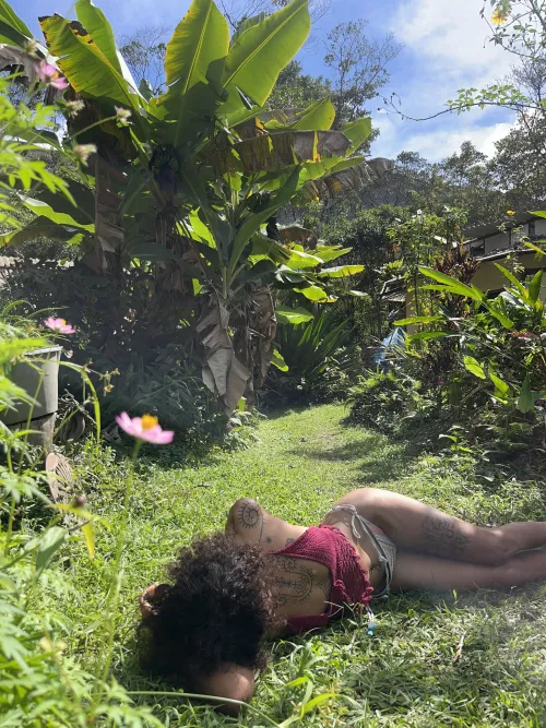 It just feels so good to lie on the grass and feel the sun. Seriously clears my head and brings me back to the present. I need this kind of thing every day