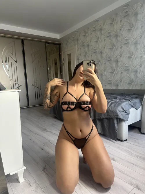 Midnight set made to be touched