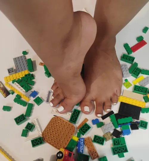 Wide Feet Vs LEGOS! Oc