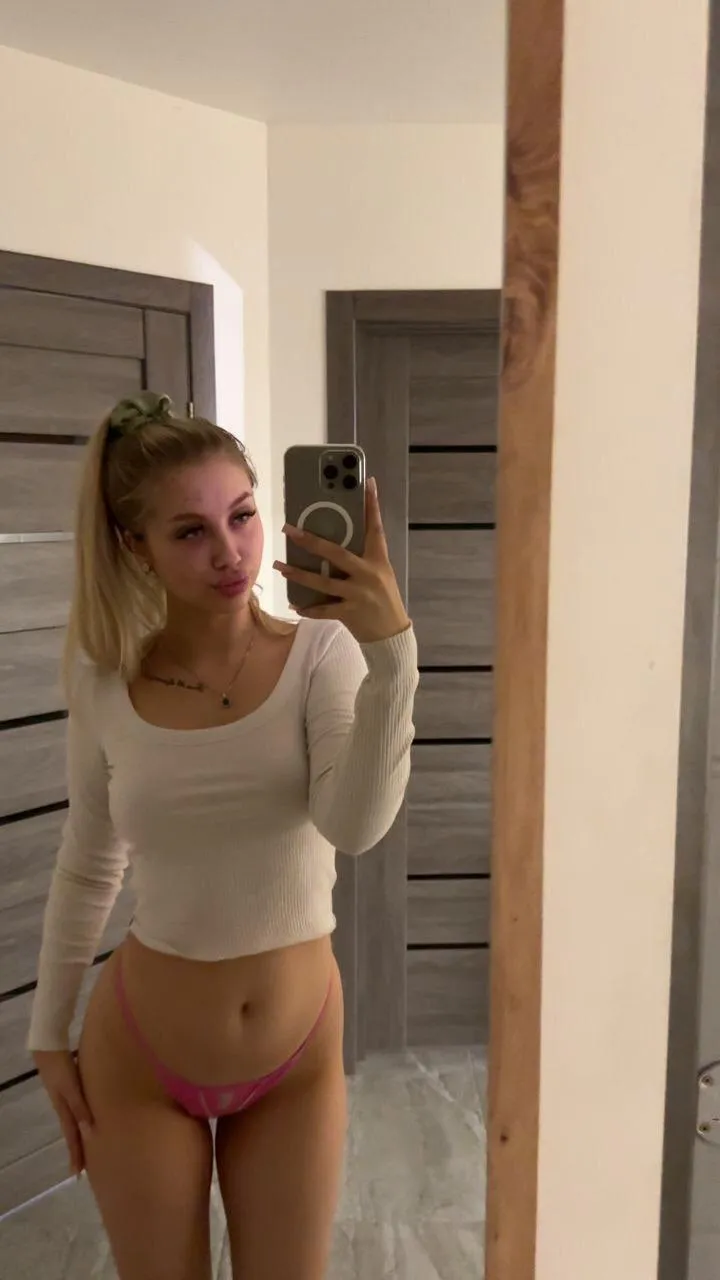 19F hmu, wanna suck something today