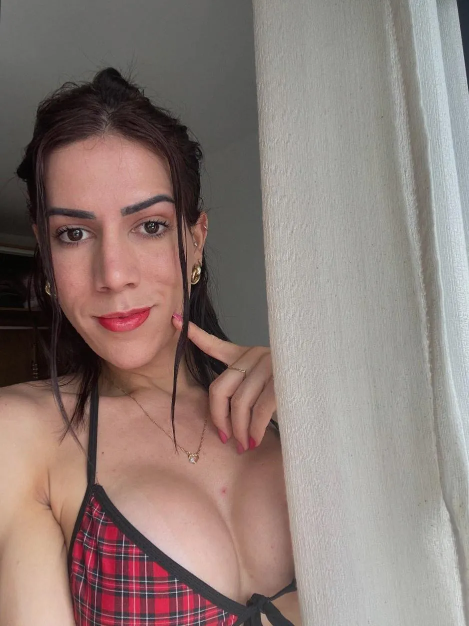 Am I hot even if I have a girlcock?