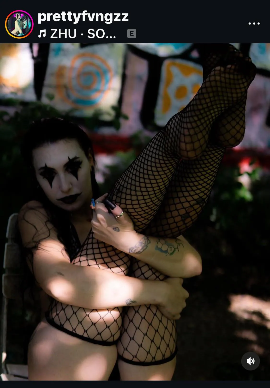 Clownery in fishnets🪓 photography credit to @atticseason on IG