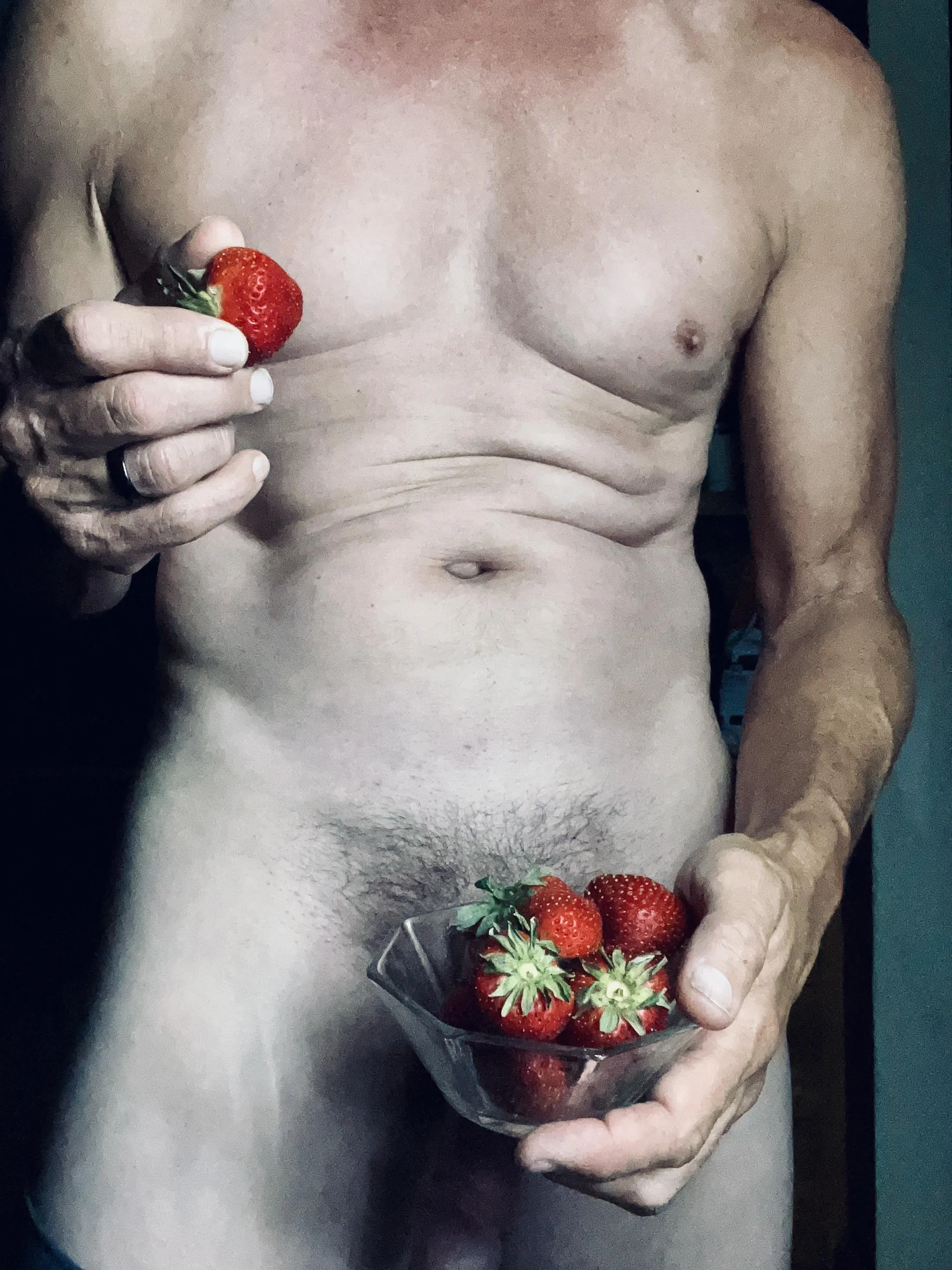 Fresh strawberries in bed ?
