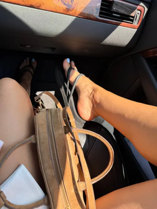 Having these cute sandals now ;)