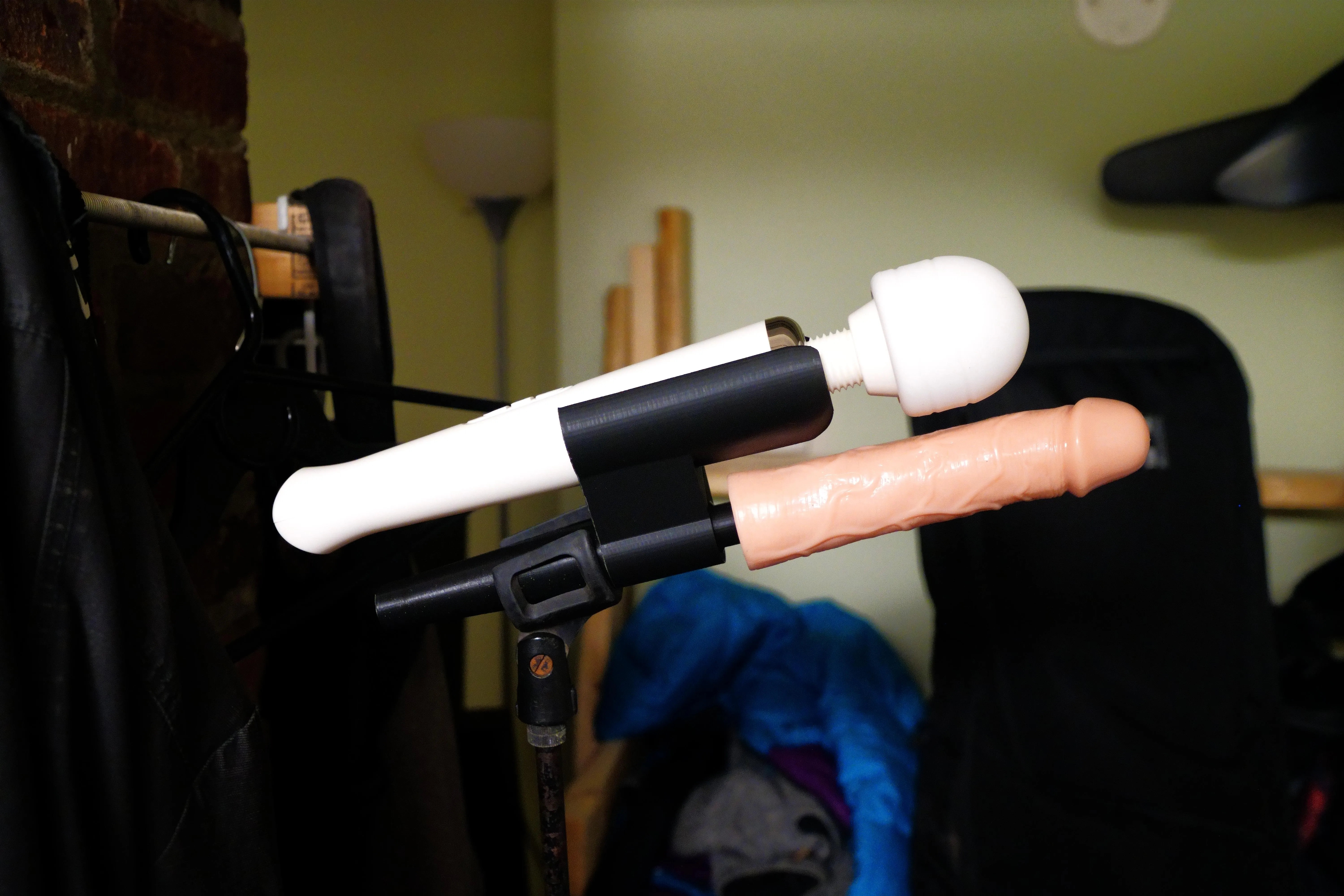 I made an adapter for a microphone stand