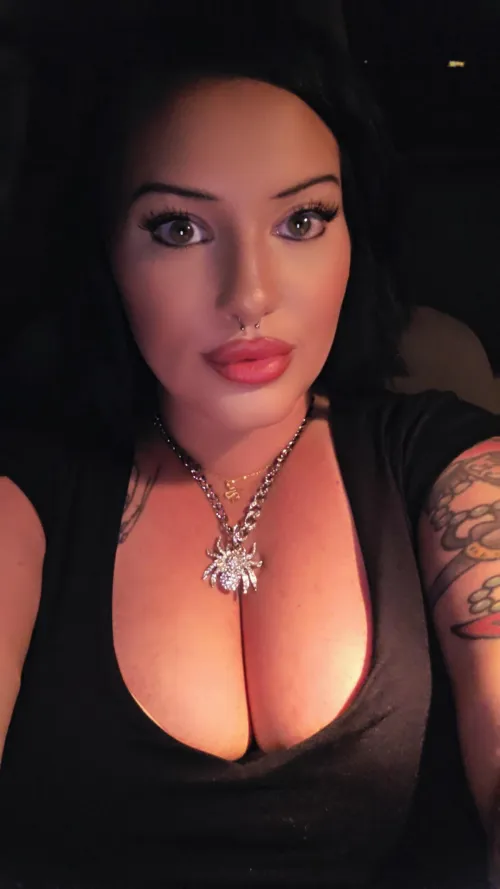 It's Sunday, time to worship your Goddess🖤