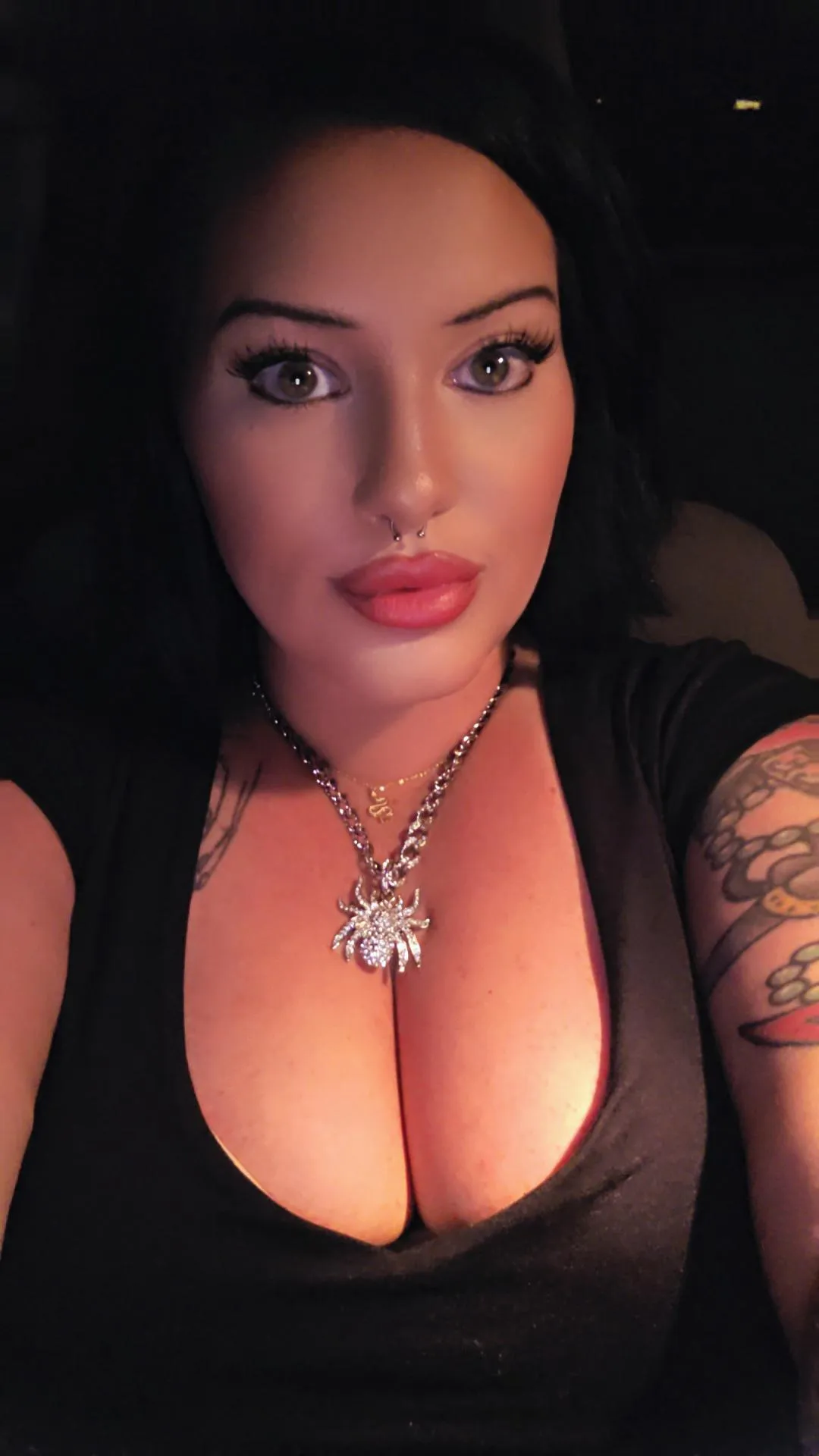 It's Sunday, time to worship your Goddess🖤