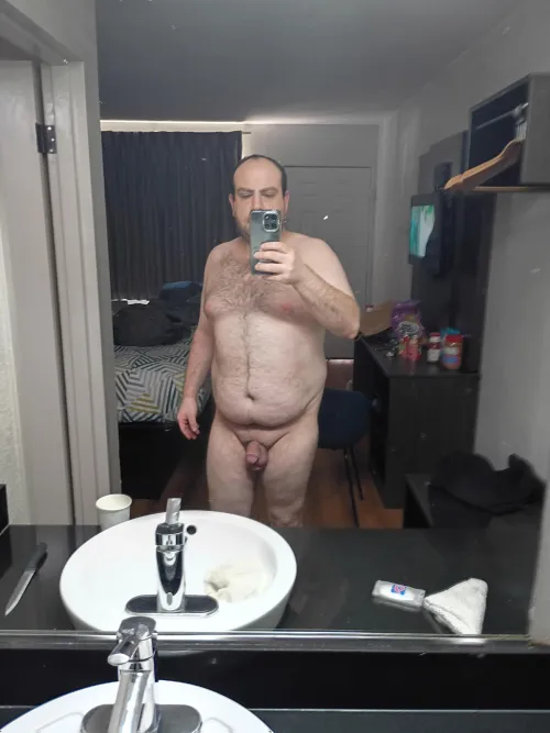 Looking to smoke and cuddle with some the ladies and couples, hosting in NLR