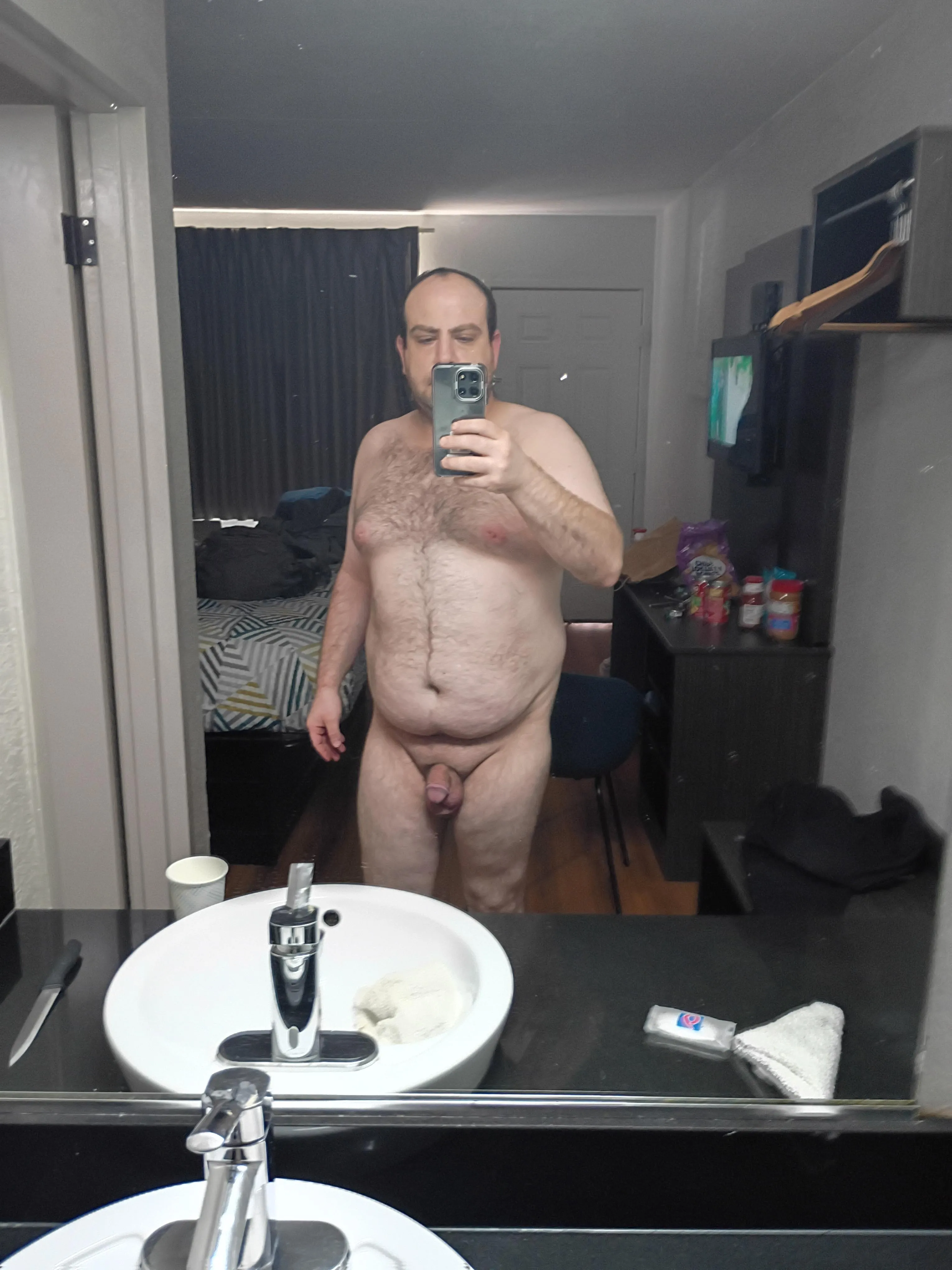 Looking to smoke and cuddle with some the ladies and couples, hosting in NLR