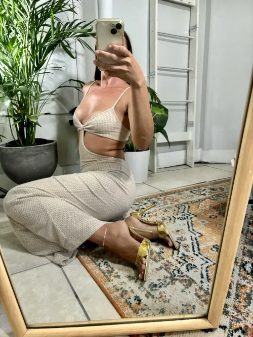 My anklet is so cute with this dress & heels