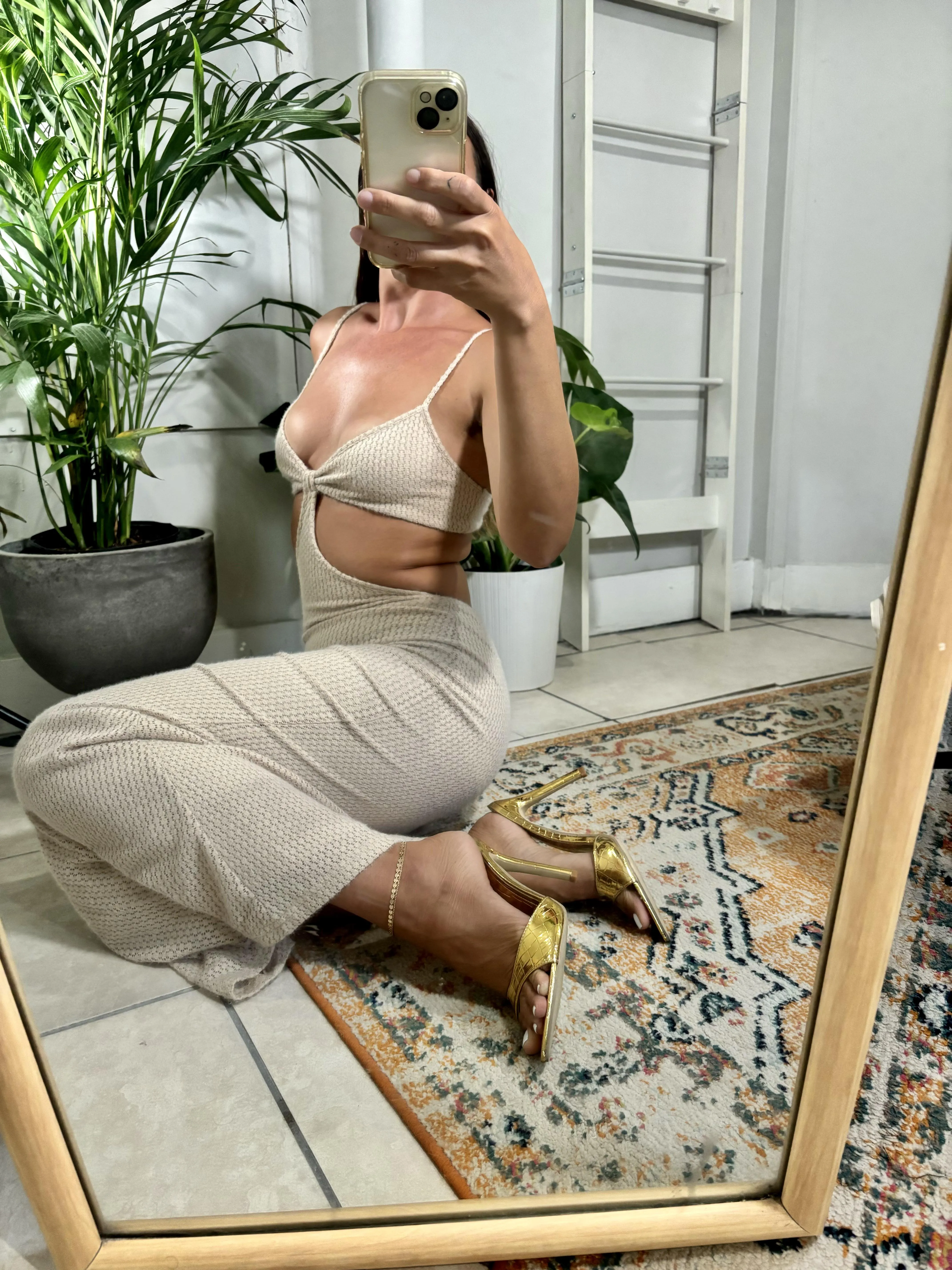 My anklet is so cute with this dress & heels