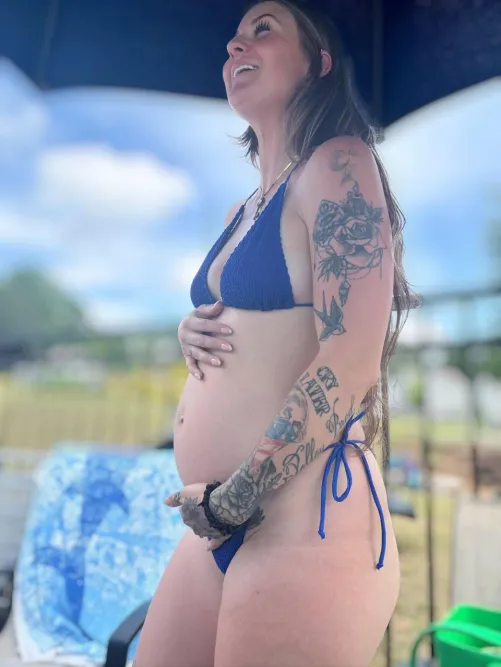 People stare at the belly. If they only knew how full I really am. 😩