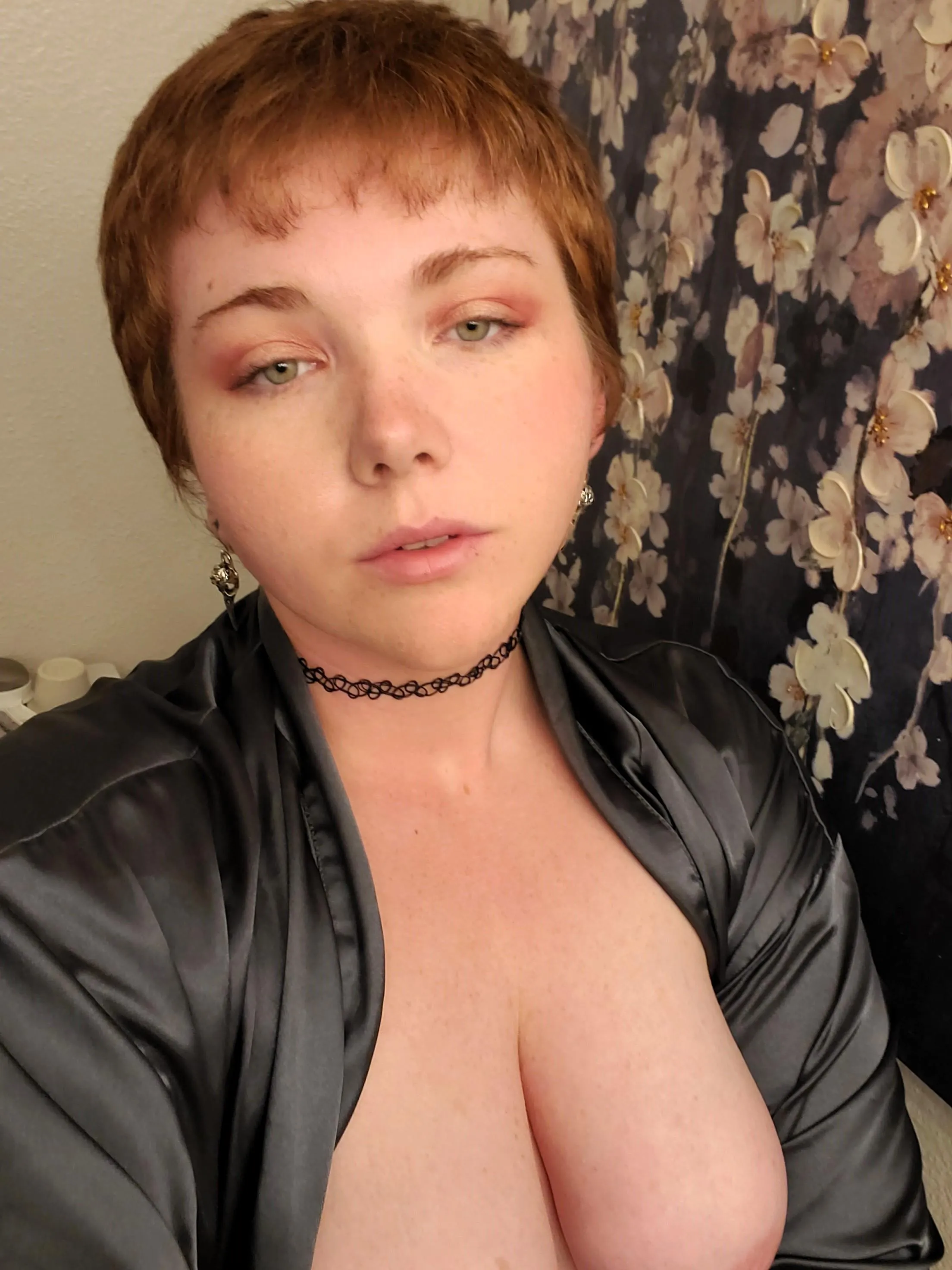 Robe's barely holding on ~