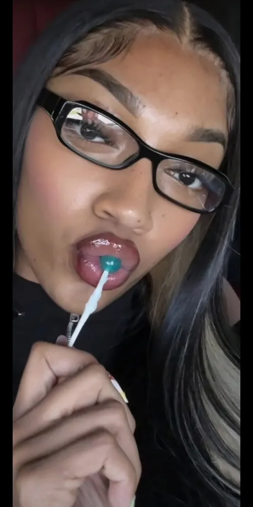 She know what she doing 😍🤤