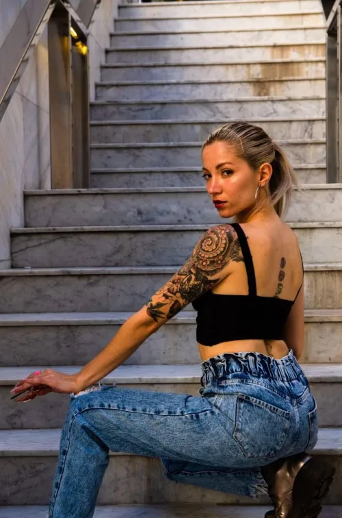 small waist, fat invite