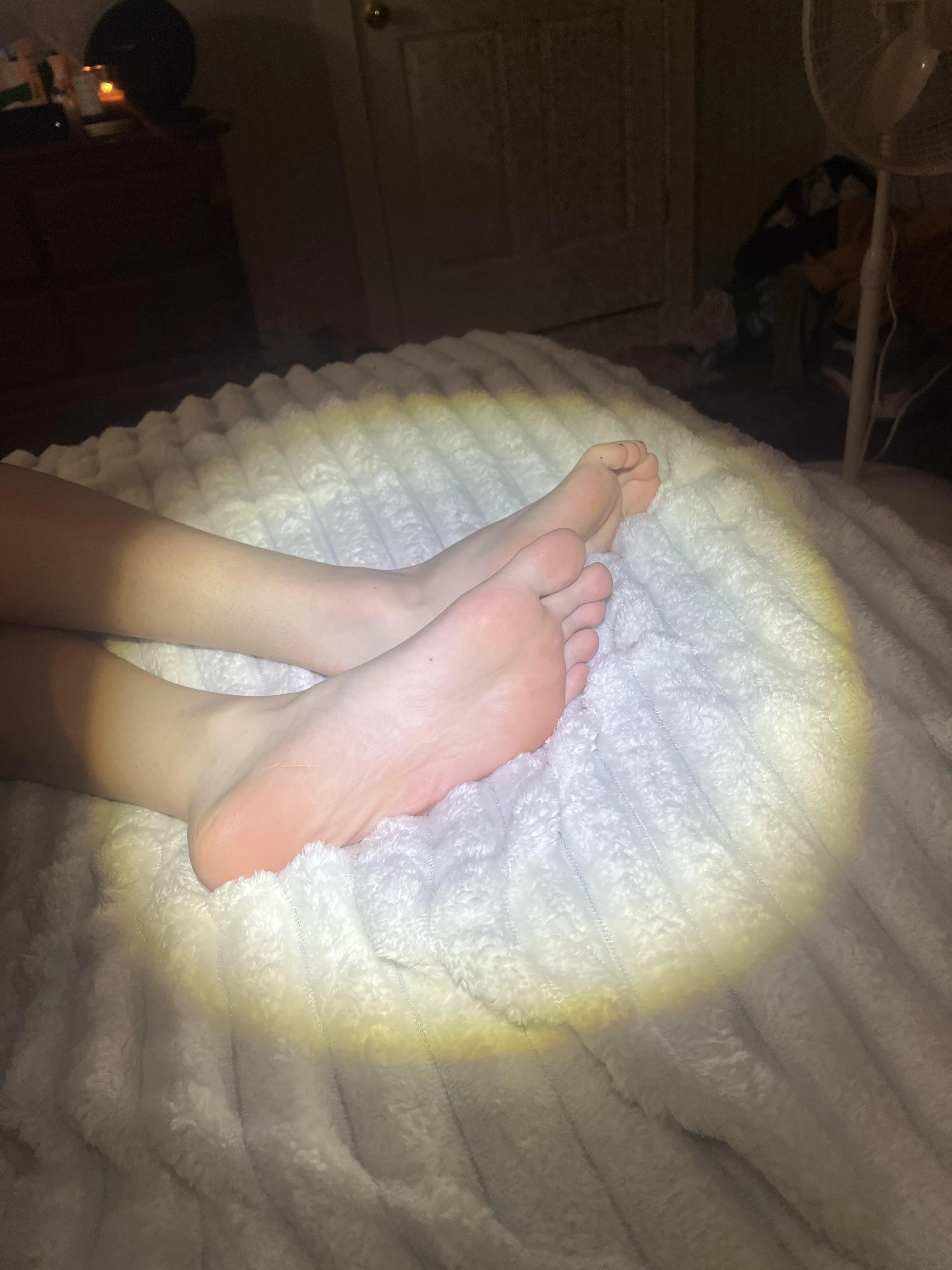 Soles in the Spotlight❤️ Footjob behind the curtains 😏