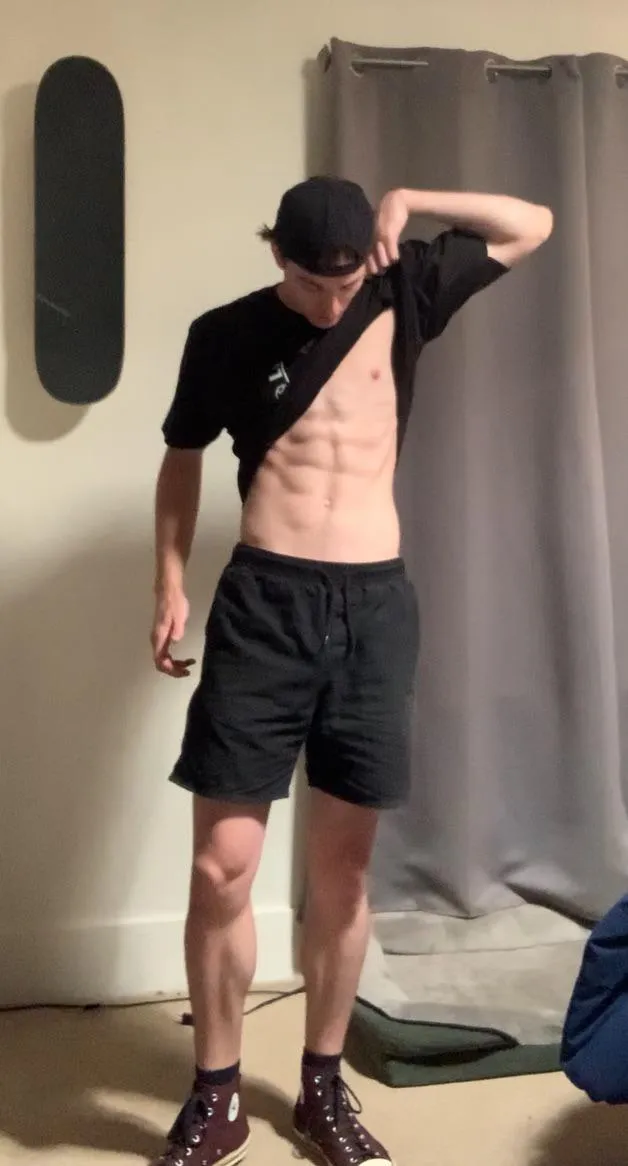 Someone come skate with me 😩