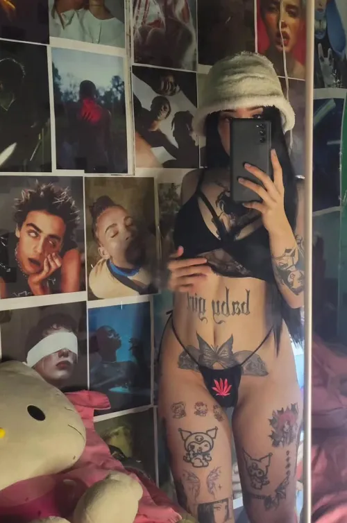 Tatted and tempting. Which one do you wanna trace first?