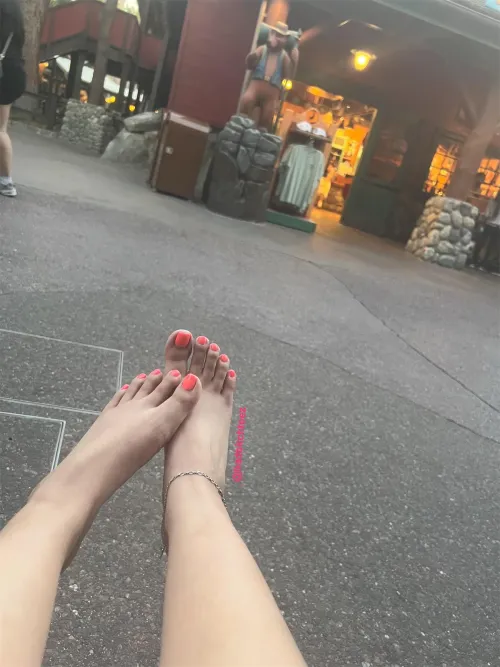 These feet are taking a break at Disney 😏