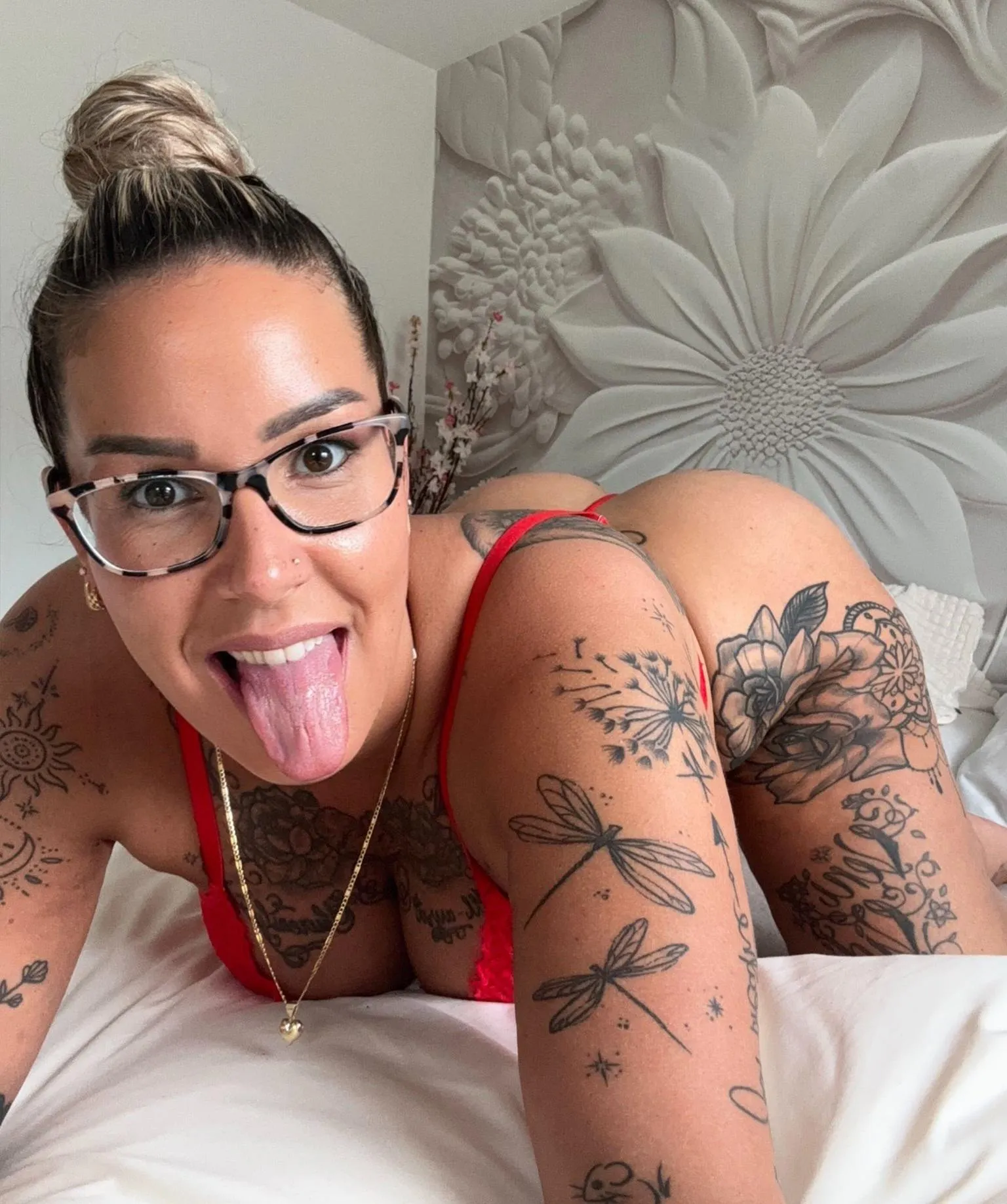 This 40 year old mom is still horny every day