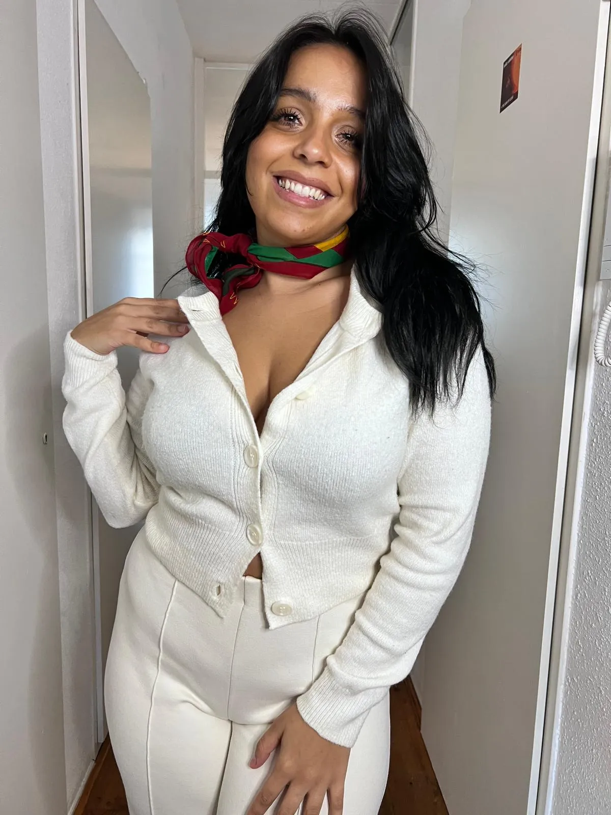 This smile gets me compliments... but it’s my curves that keep your hands reaching.