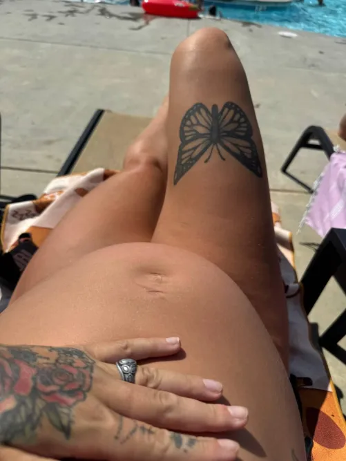 Who says mamas can’t show off in public? 😉