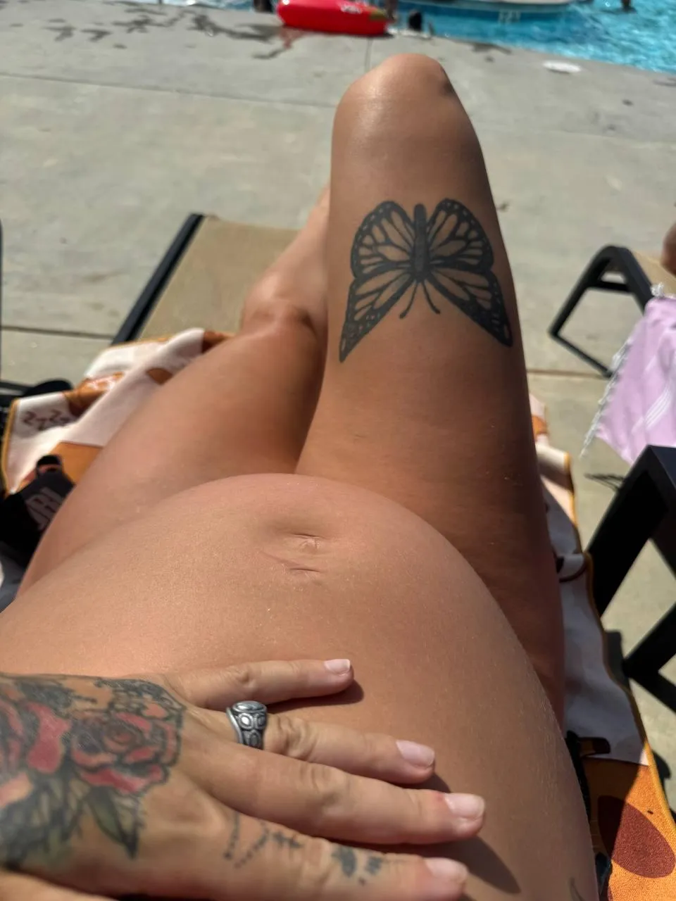 Who says mamas can’t show off in public? 😉