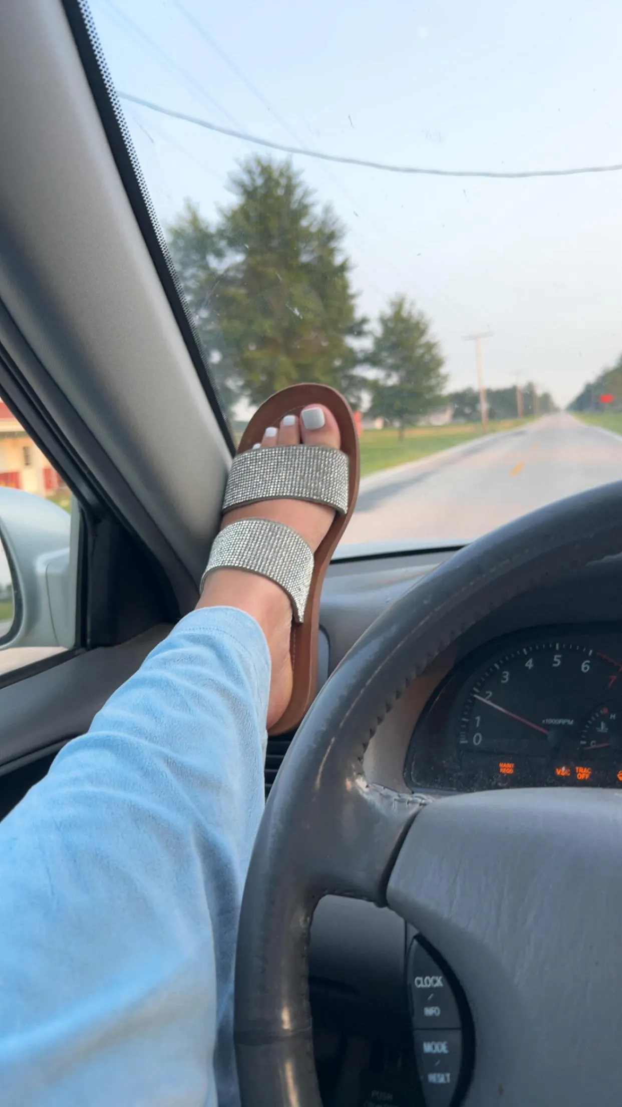 who wants to spoil my feet 😫😇