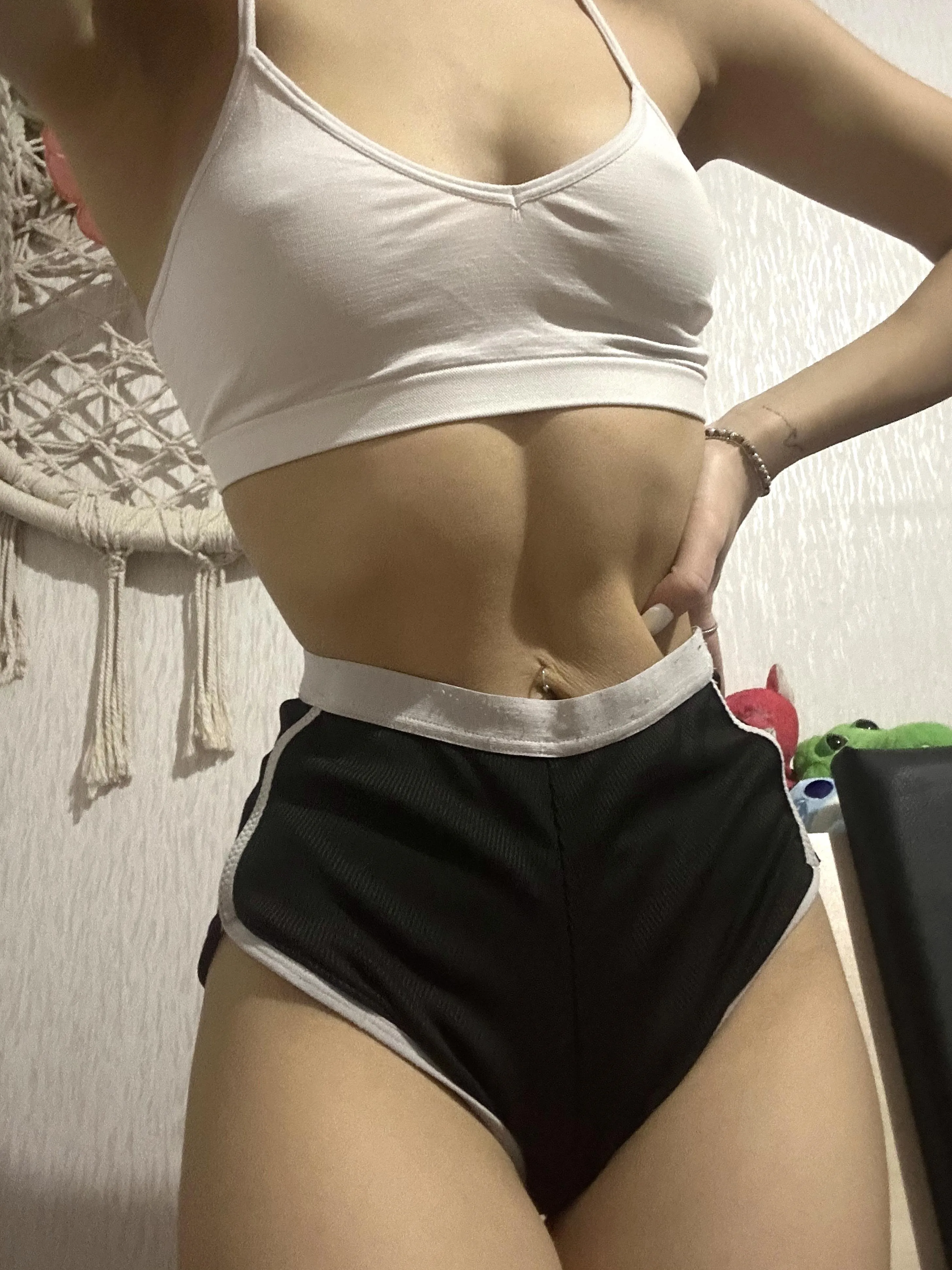 who's eating its all tight [f]