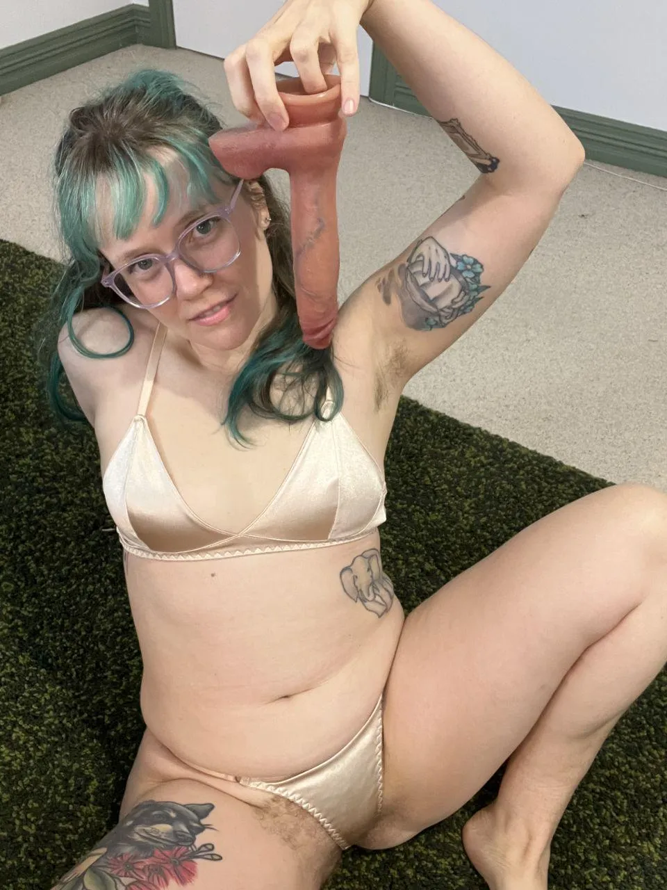 would you bury your face in my pit while i stroke this against my clit?