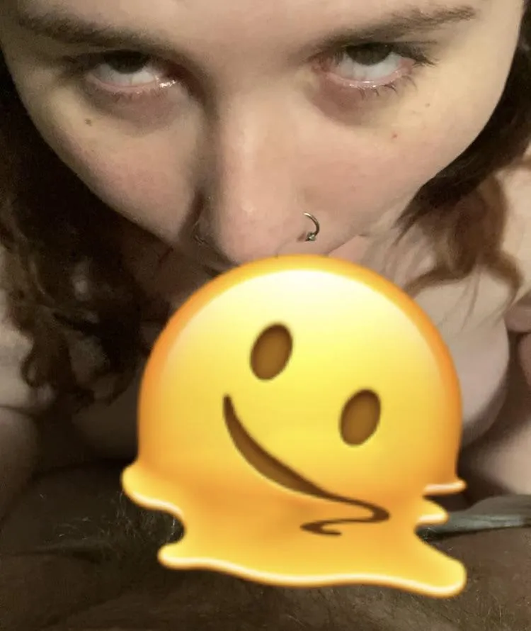 You should watch me get sloppy while i get theoat fucked😩