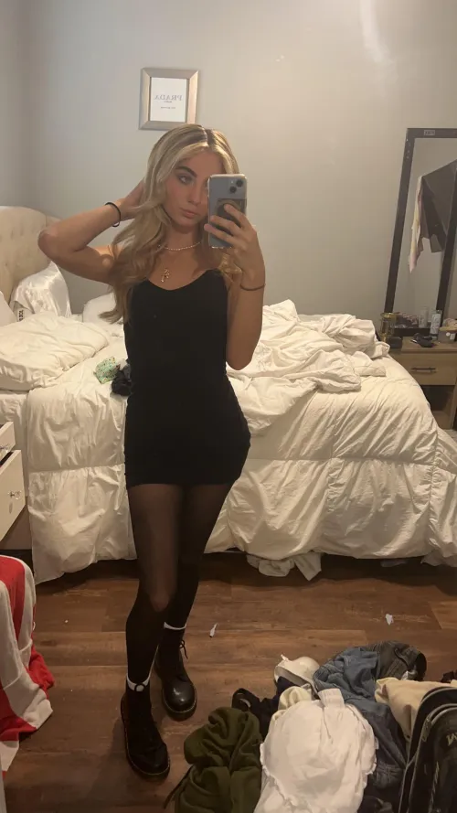 don't mind the mess, i just want to share this cute tight dress!