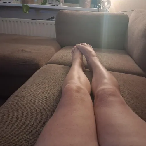 Everybody is showing legs! How about mine?