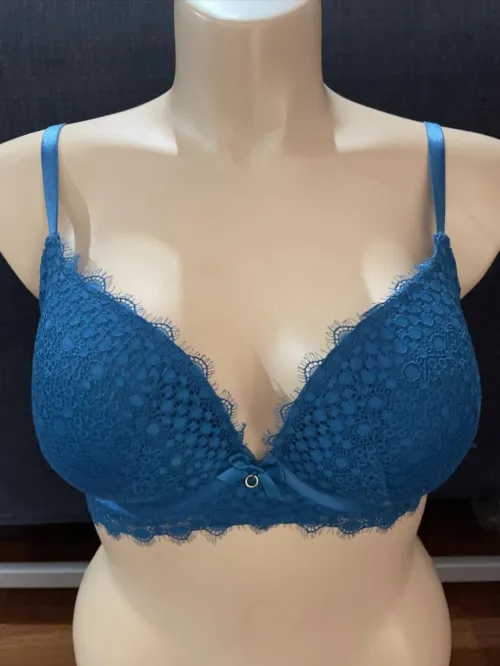 Got bras coming. Got 27 hott bras coming found ebay great for geting then cheep