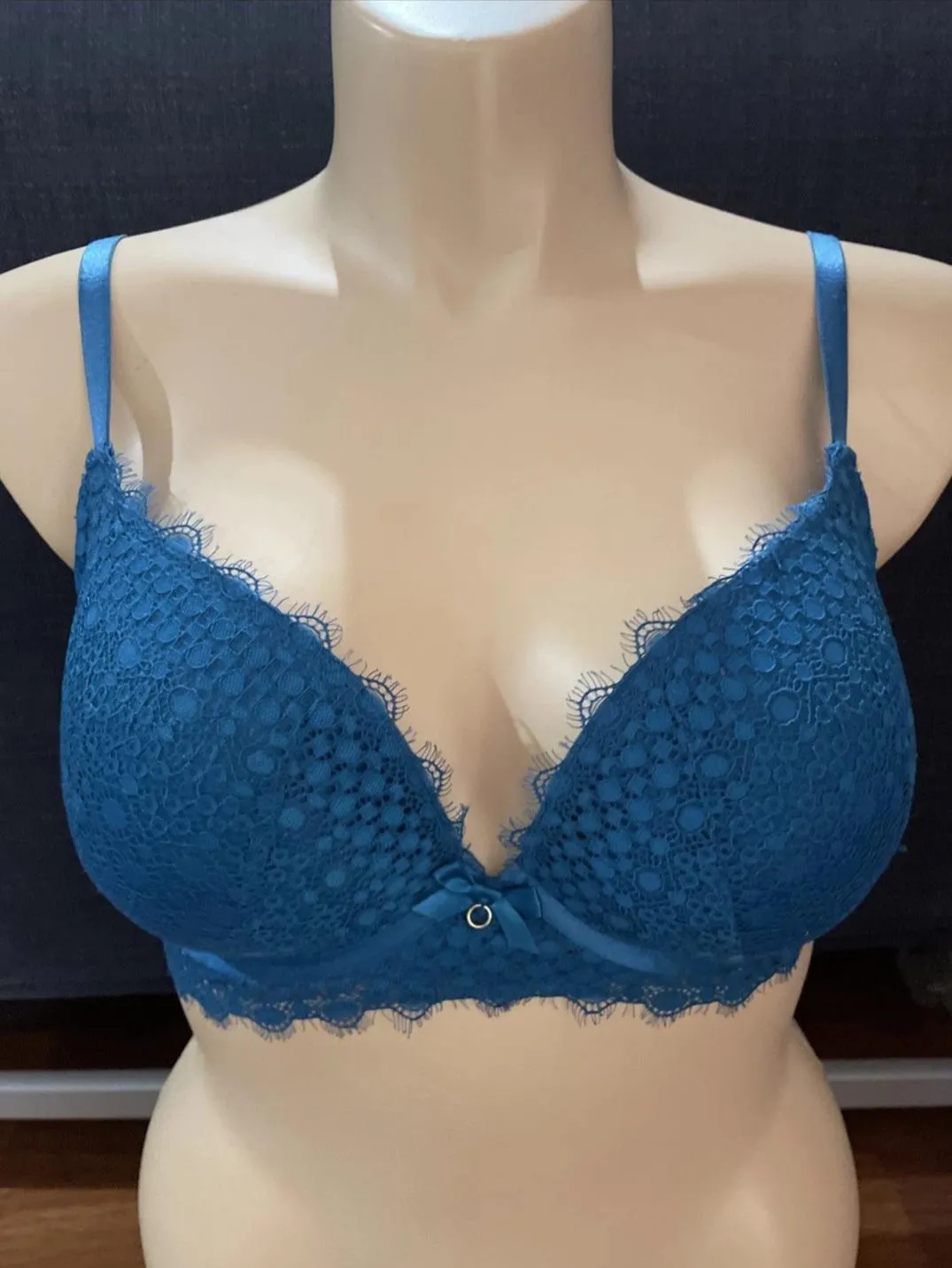 Got bras coming. Got 27 hott bras coming found ebay great for geting then cheep