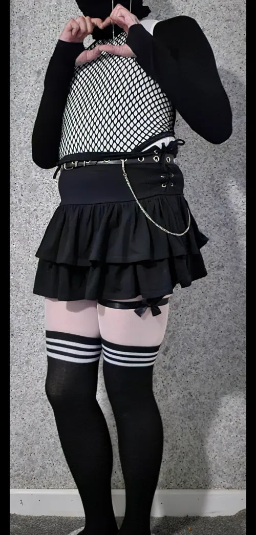 Hey guys! Just wanted to say hello and send some love, new femboy here 😘