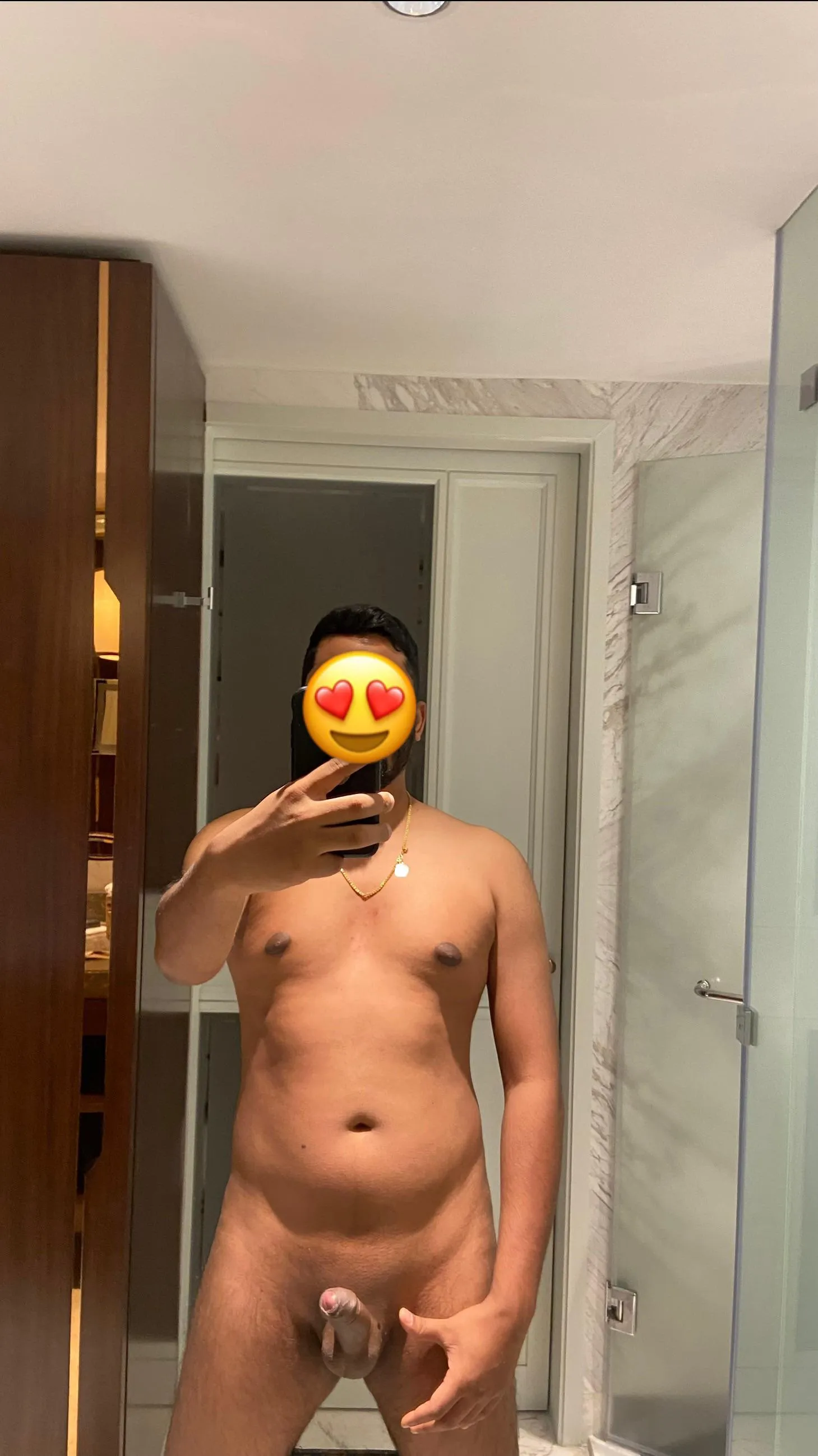 Hotel mirror selfies always get wild. I’m my horniest when I travel 😈 Down to collab with couples, sexy women over drinks and steamy content 🔥🍸