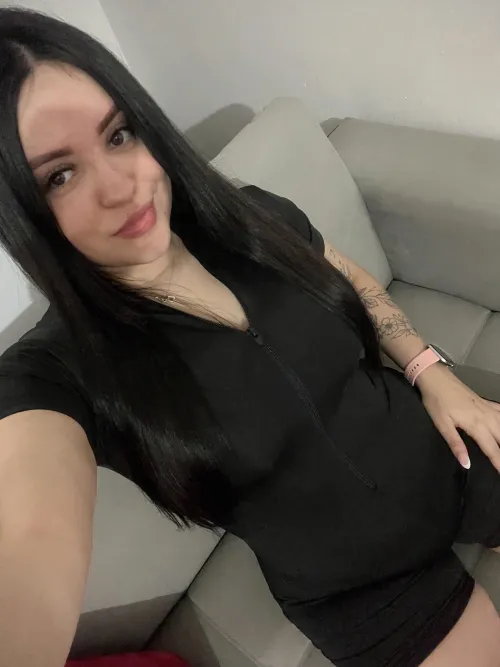 Tight dress, tighter grip on your attention