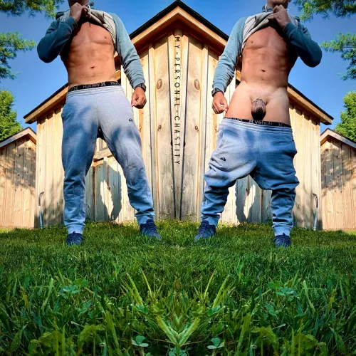 Would you meet me behind the cabin? 🔒